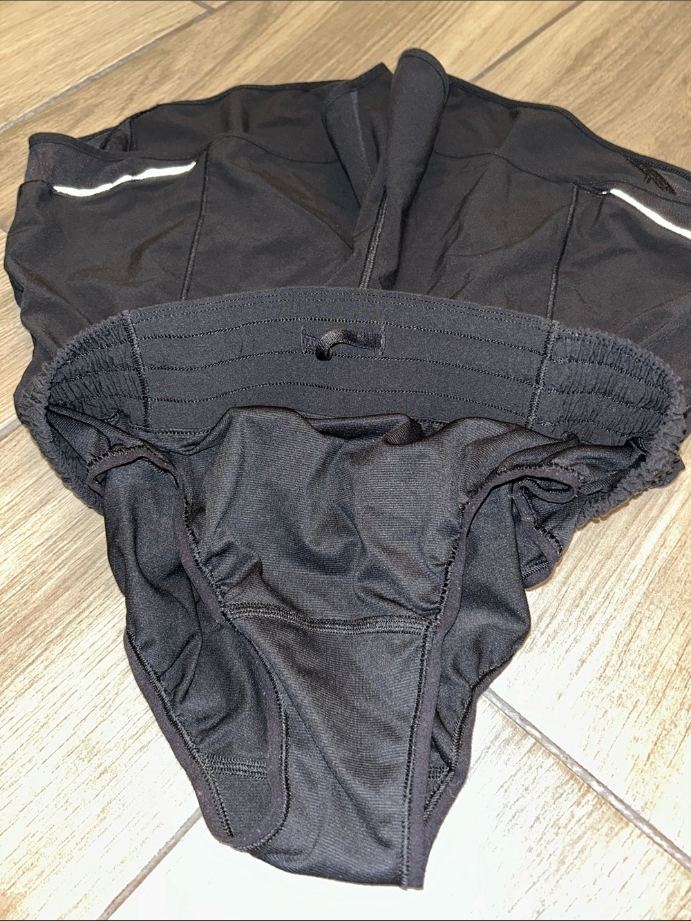 Lululemon Hotty Hot High-Rise Lined Short 4” - Picture 9 of 9